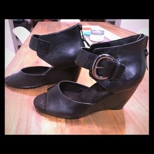 Aerosoles HeelRest Leather Upper Wedge, Size 7.5M